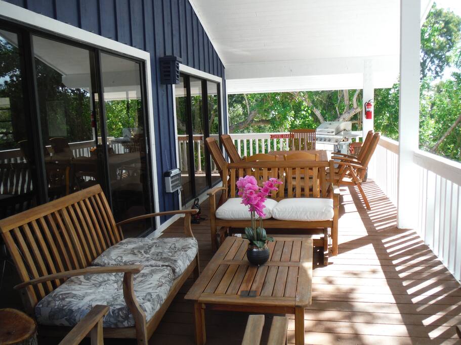 Large balcony with bbq grill