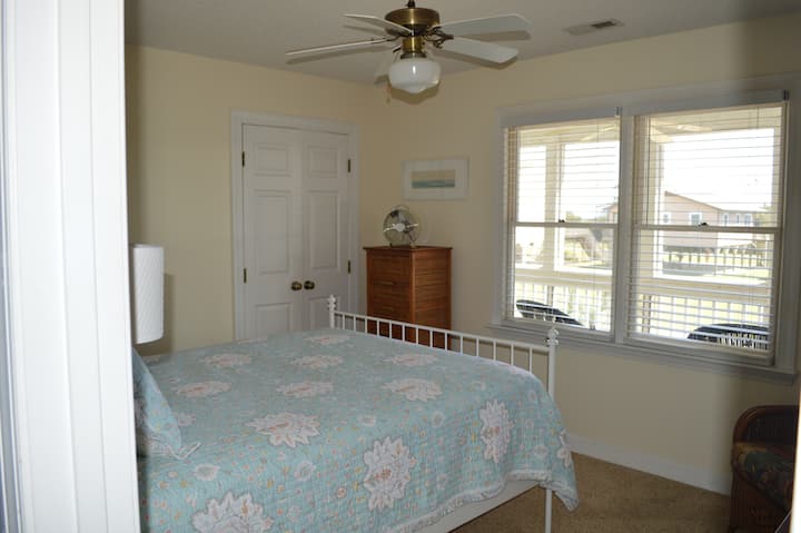 Dhomë miqsh me krevat dopio "queen"