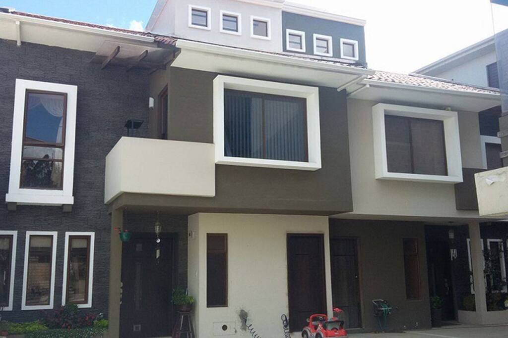 FACHADA DE LA VIVIENDA