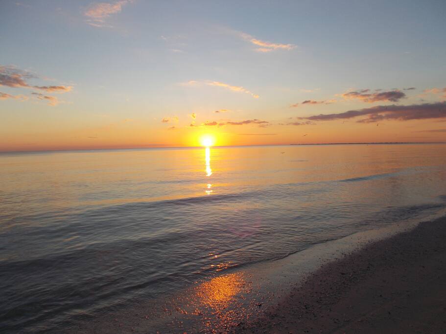 1/2 Block away from magnificent sunsets