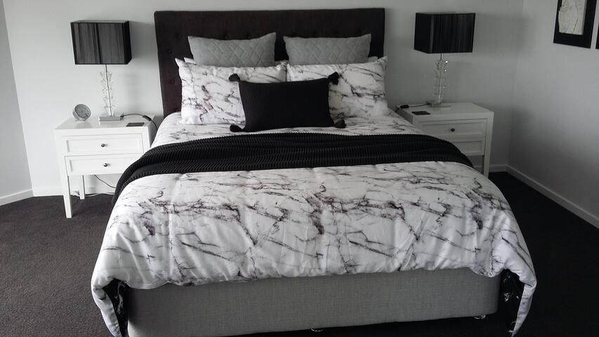 Oceanfront home with 180 degree sea views gallery image 3