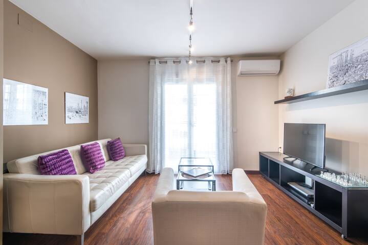 Plaza Catalunya Nice and Comfy 3.2 gallery image 2