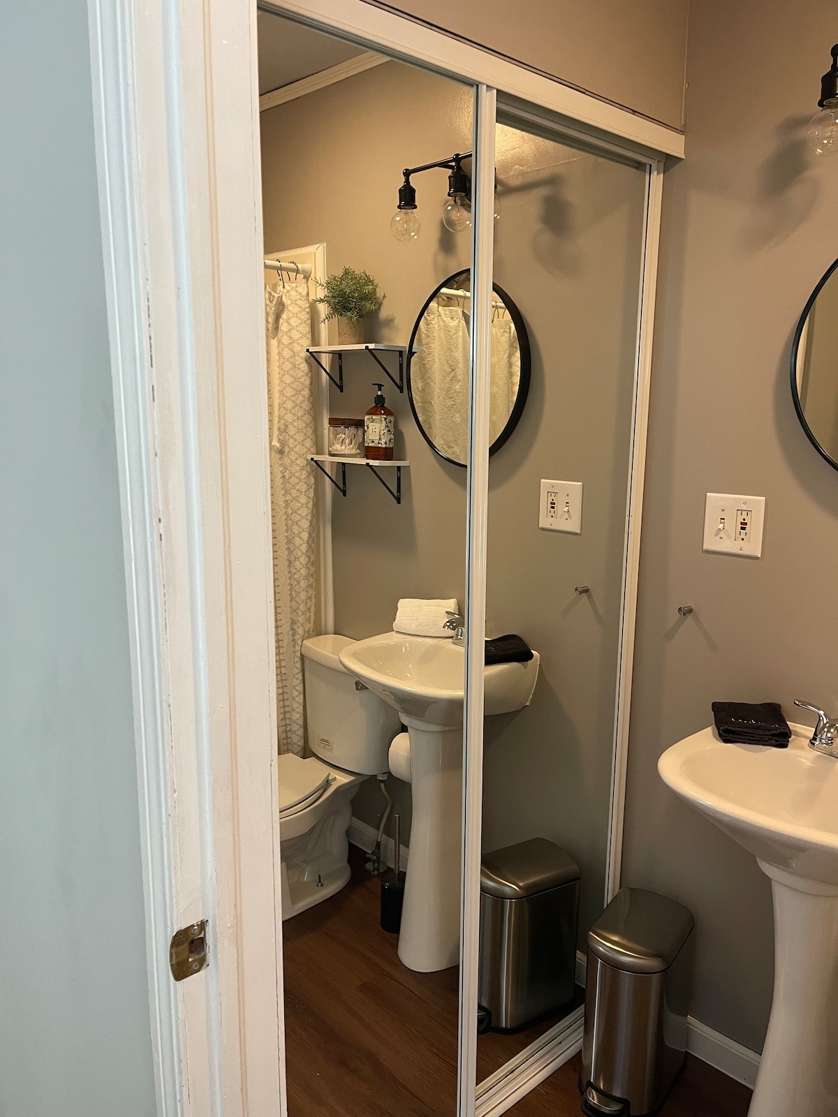 Walk to restaurants and downtown events!
