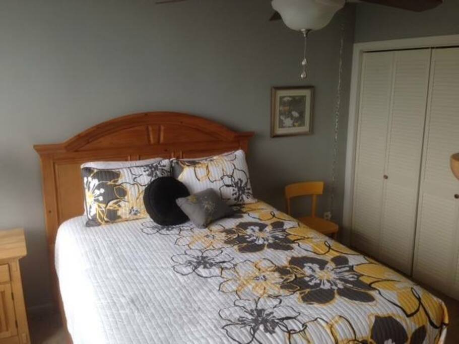 Guest Room 1 - Queen