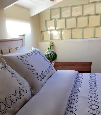 Light dble ht cottage, equip’d, pets, 2 bdrm for 4 gallery image 4