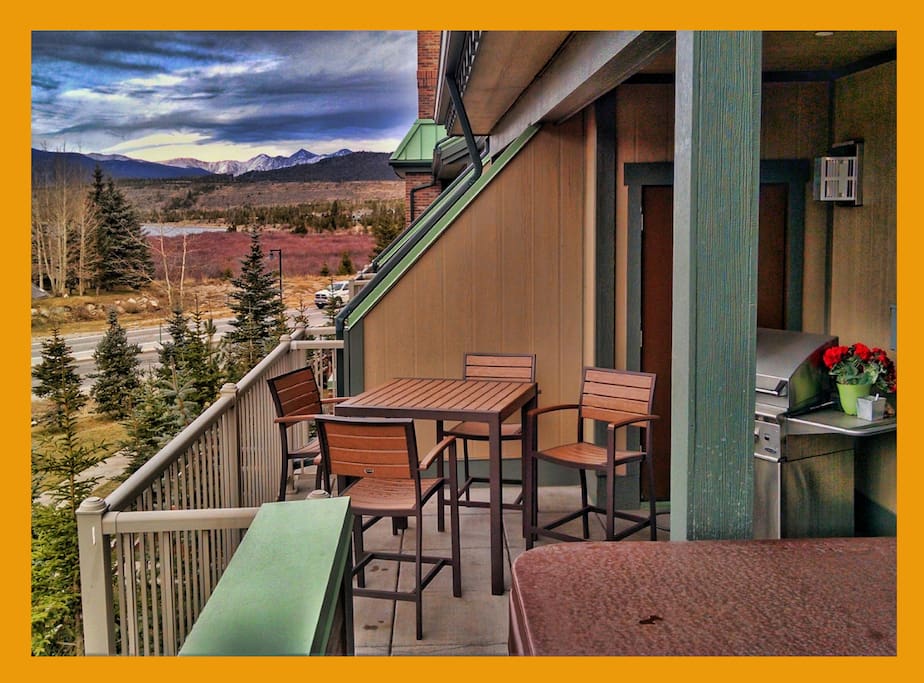 The balcony deck without snow.
