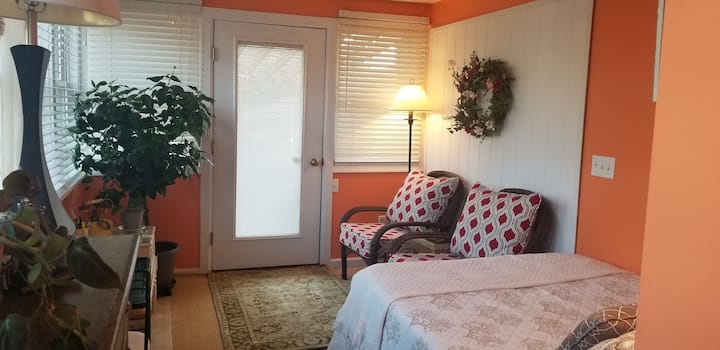 Seaside Sunroom, No Cleaning Fee, No Wi-fi. - Delaware