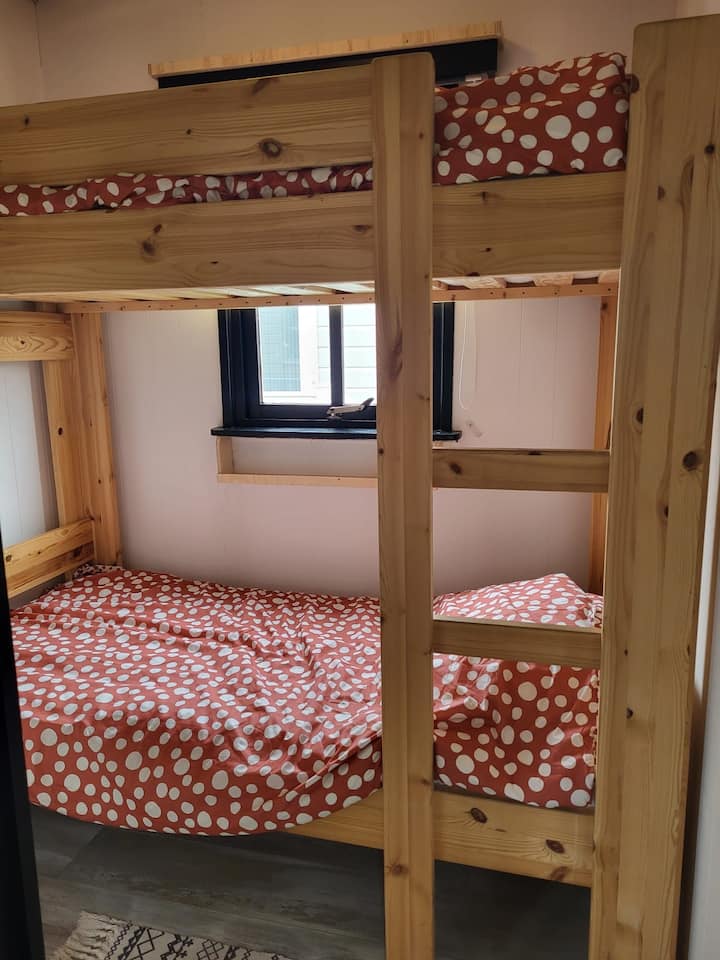 საძინებელი 1