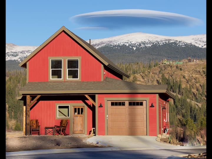 Stunning 4 bedroom/5bath home with Hot Tub Cabins for Rent in Fraser