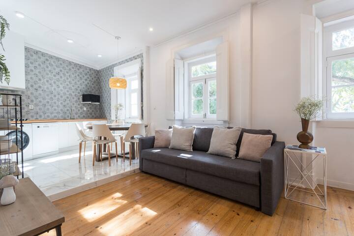 AlfamaTale 4BR Duplex w/RiverView – by LU Holidays gallery image 3