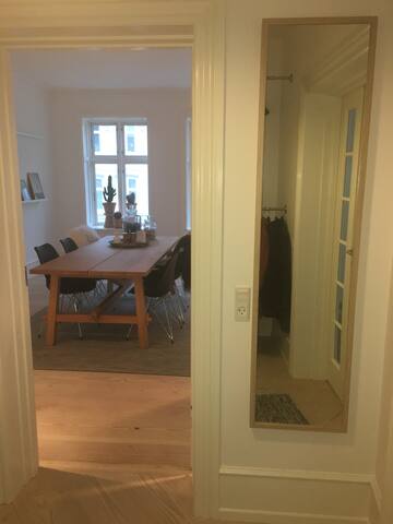 Luxurious, modern and spacious appartment. CPH V gallery image 3