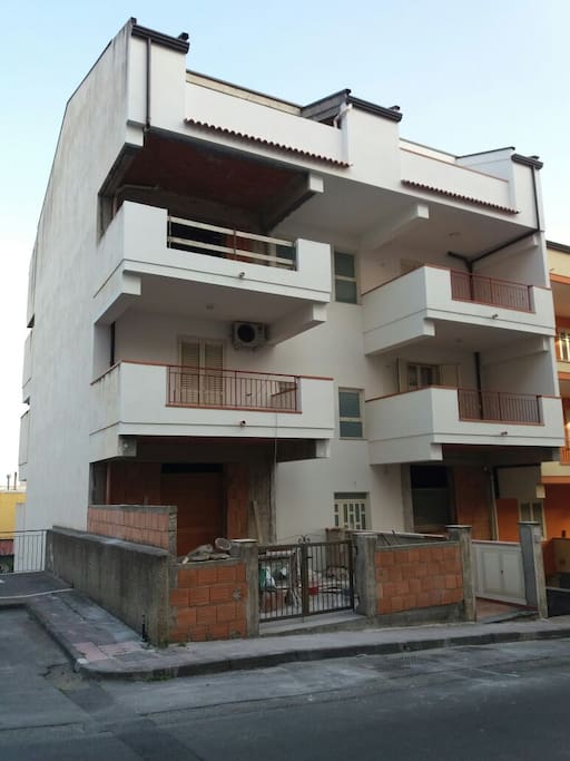 Palazzina vista da Vico Porto Salvo I