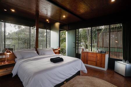 LIFT - Stanley Kubrik House