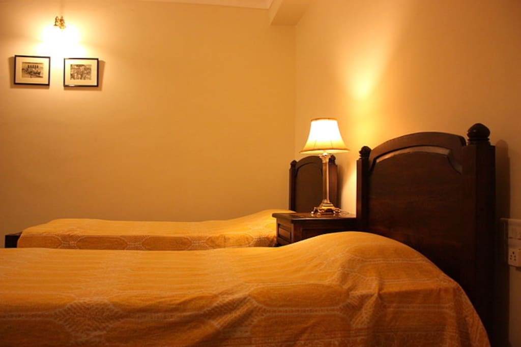 Twin Bed Room