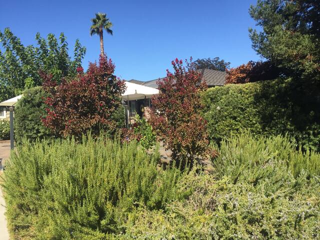 Silicon Valley WFH Retreat w/Patio Garden 2Br/2Ba gallery image 3