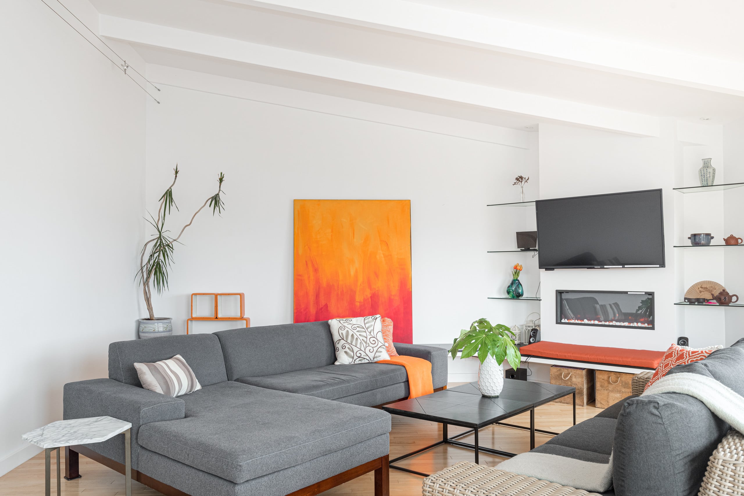Home in San Francisco · ★5.0 · 2 bedrooms · 2 beds · 2 private baths - Image 3