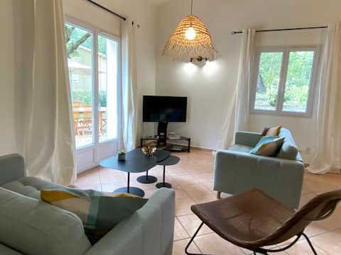 Valaurie, 80 m2 villa, 4 bedrooms. Garden. Pool.