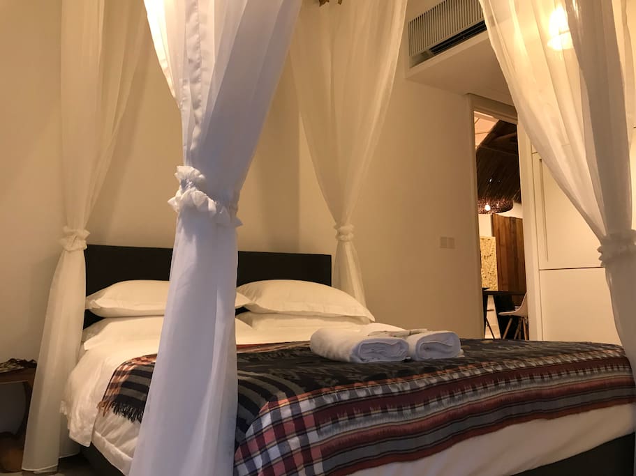 Balinese Canopy Bed for A Relaxed & High Quality Bedtime