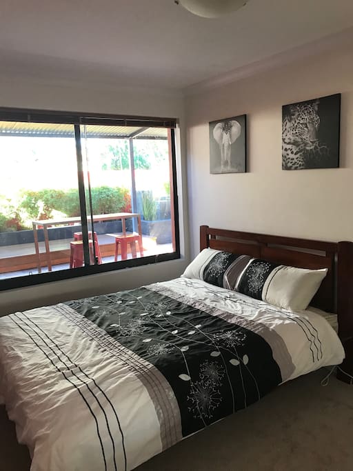 Queen size bed with tea/coffee, fridge & view of outside entertaining area