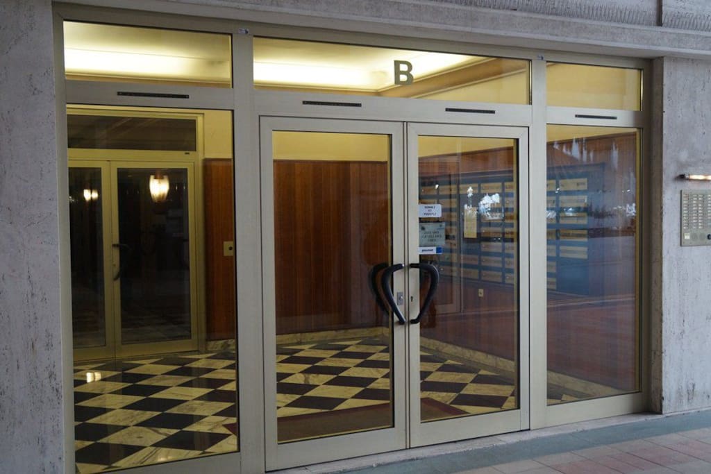 Ingresso esterno/External entrance