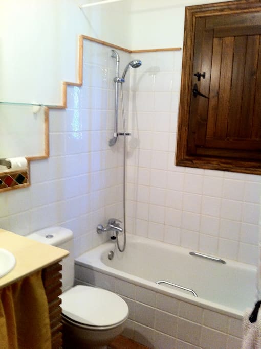 en suite includes bath and shower