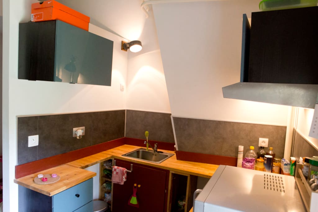 Le coin cuisine, induction double, four, hotte, etc