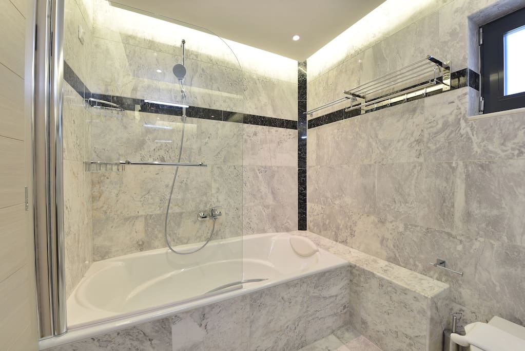 bathtub