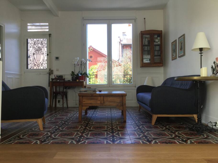 le salon (canapés inversés..)