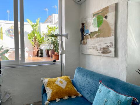 Top performing Airbnb: Bright apartment with private terrace in Tarifa