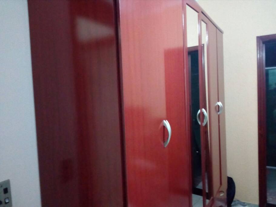 Guarda roupas com cabides