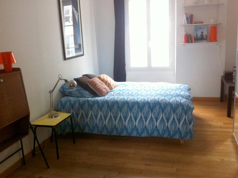 nouveau lit plus confortable pour remplacer l'ancien canapé lit