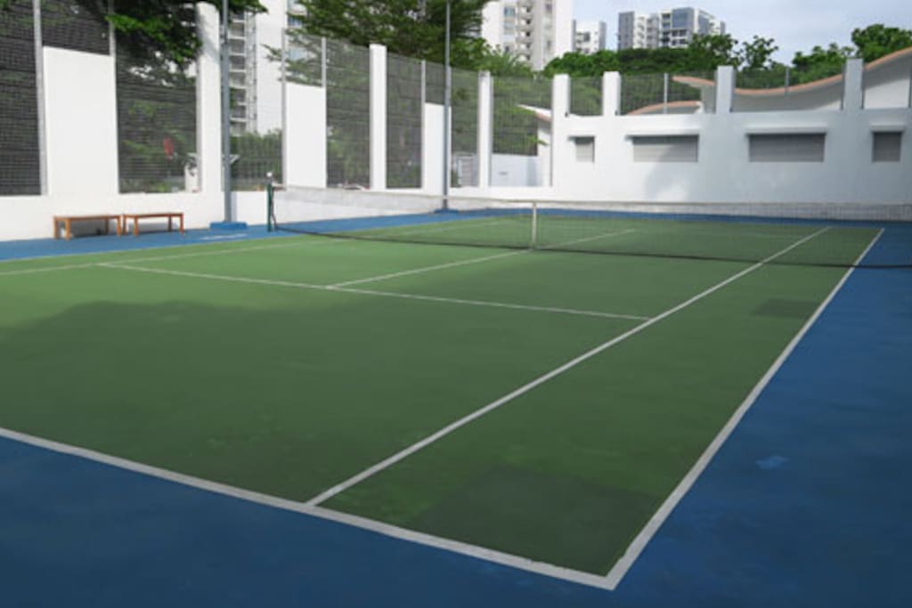2 tennis courts