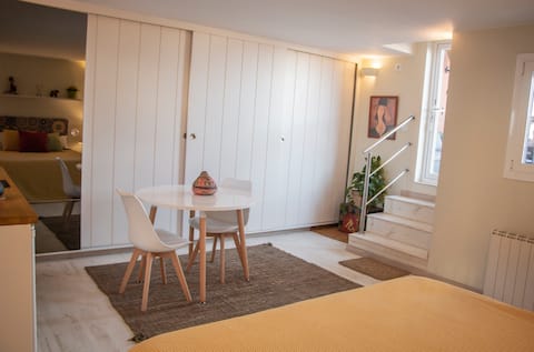 Popular Airbnb listing: Studio & terrace / magical views in La Dreta De L'eixample
