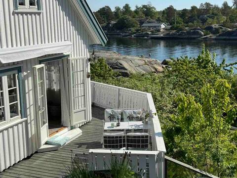 Charming cabin by the water