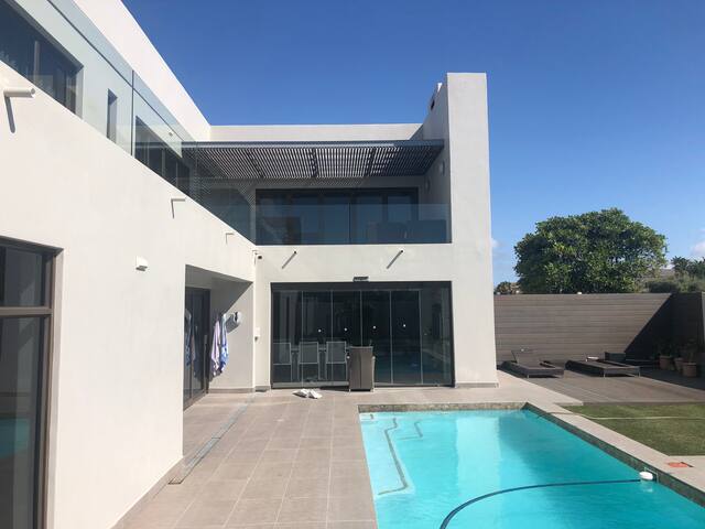 Safe and convenient area – large living space gallery image 2