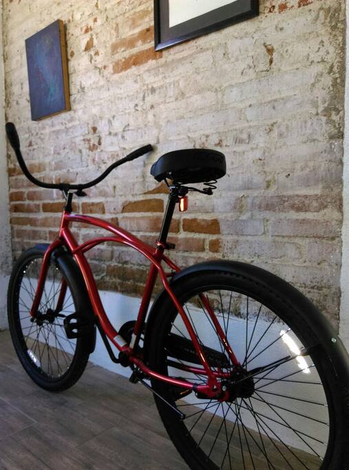 Pedalea la ciudad mientras te quedas con nosotros! Ride the city while you stay!