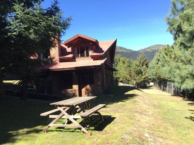 Casa de campo con vista a la Cd. Mx gallery image 5