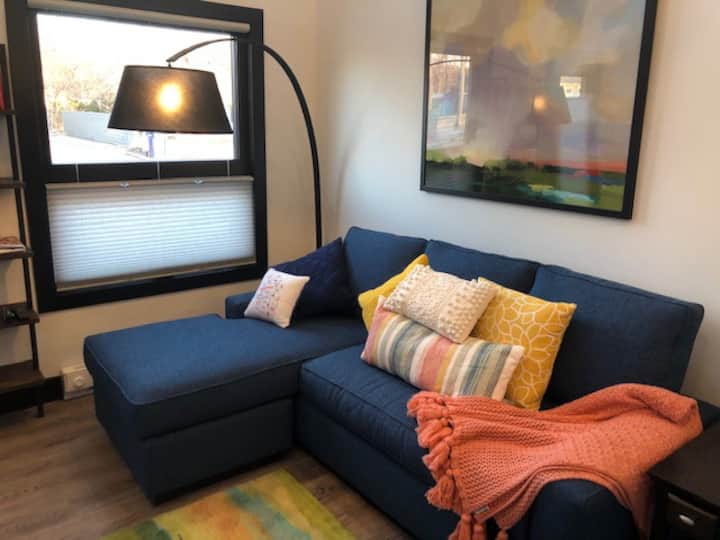 5* Chic Retreat: 1-bed Loft Steps From Tc's Heart - Traverse City, MI
