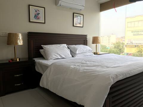 Luxurious 1BR Escape w/ Separat Living Area