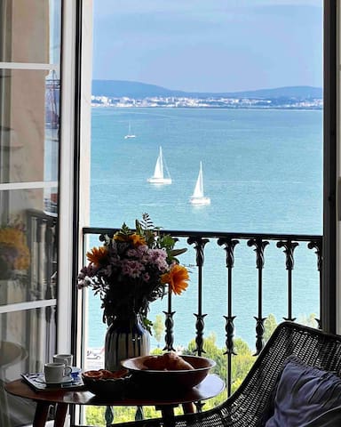 WOW! Breathtaking view over Tagus! Top Location