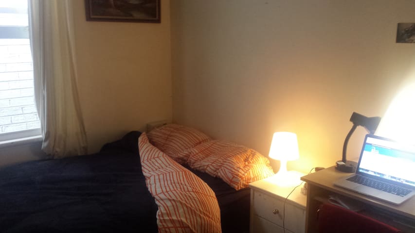 Private room in Brunswick (Short term only)