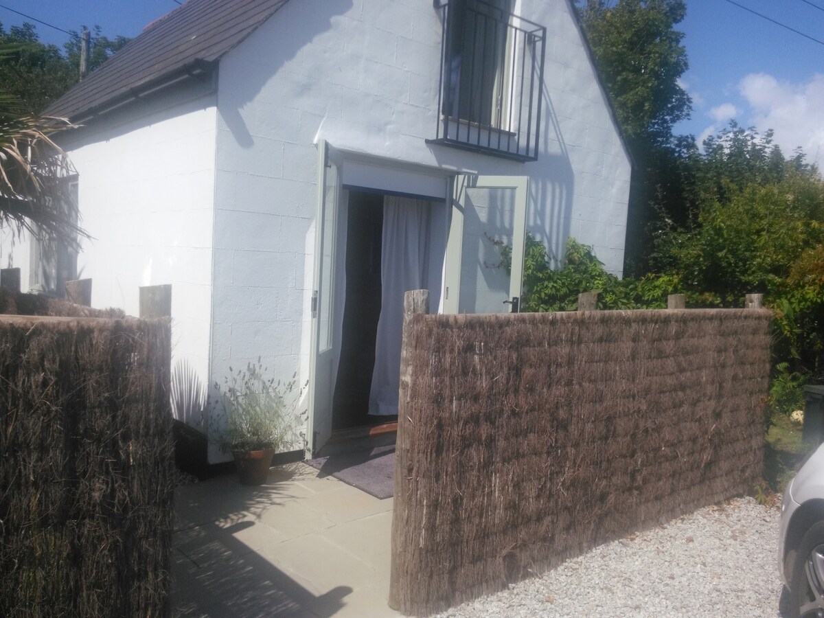 Top performing Airbnb: Annex/Studio Cadgwith in Grade Ruan