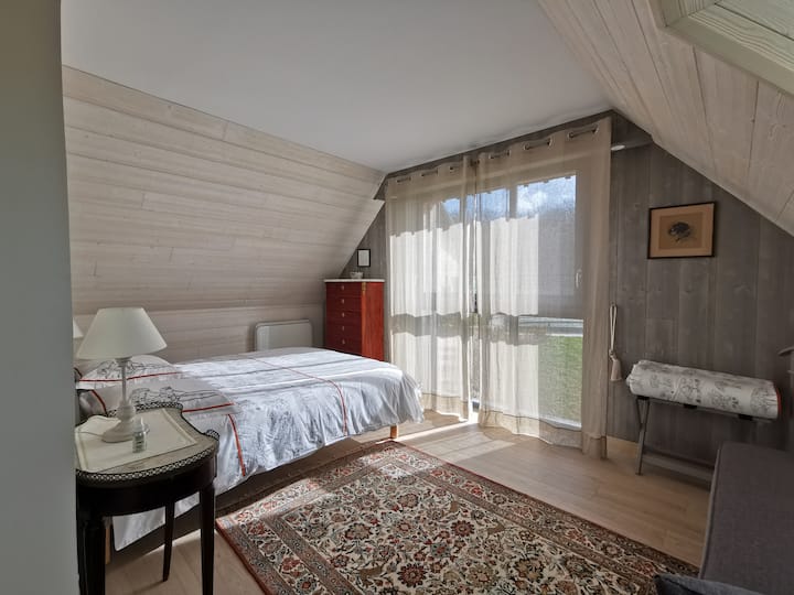 غرفة نوم بسرير 160/200 في الطابق الأول من جناح Atelier de la Verrerie d 'Iament. 