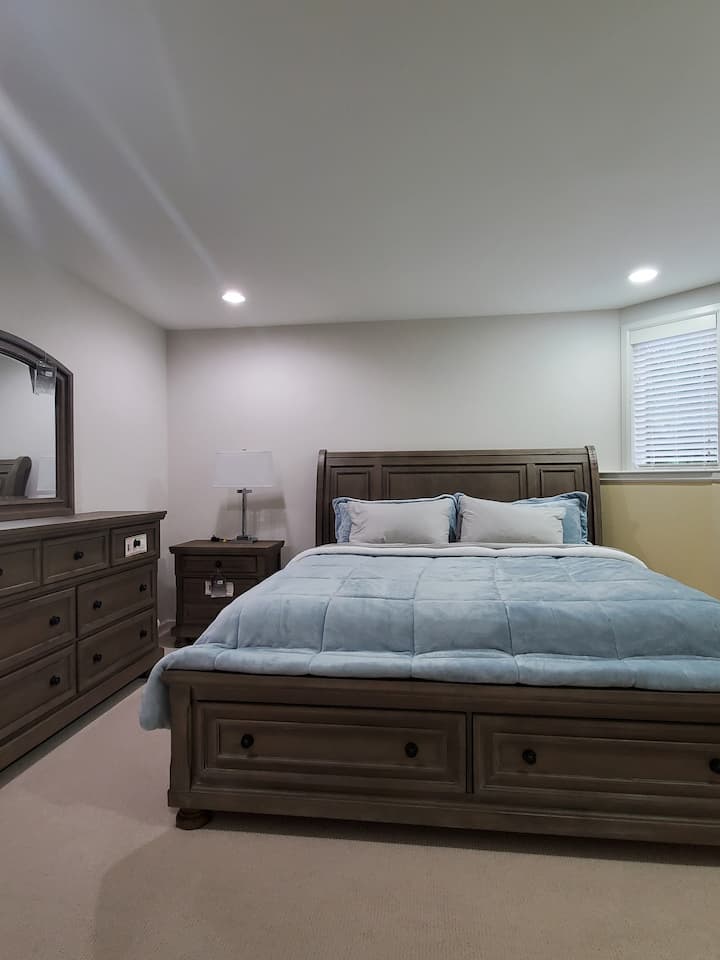 Letto matrimoniale nella camera da letto 4.