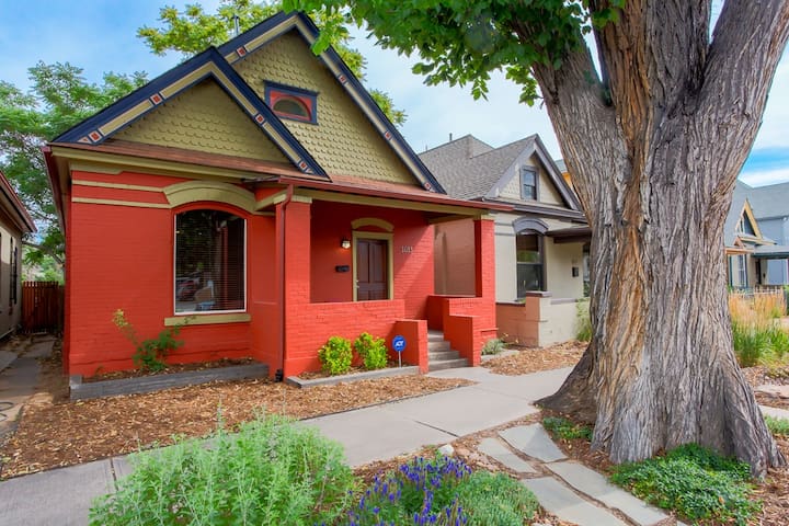 Historic Victorian 1Bd/1Bh near heart of DT Denver