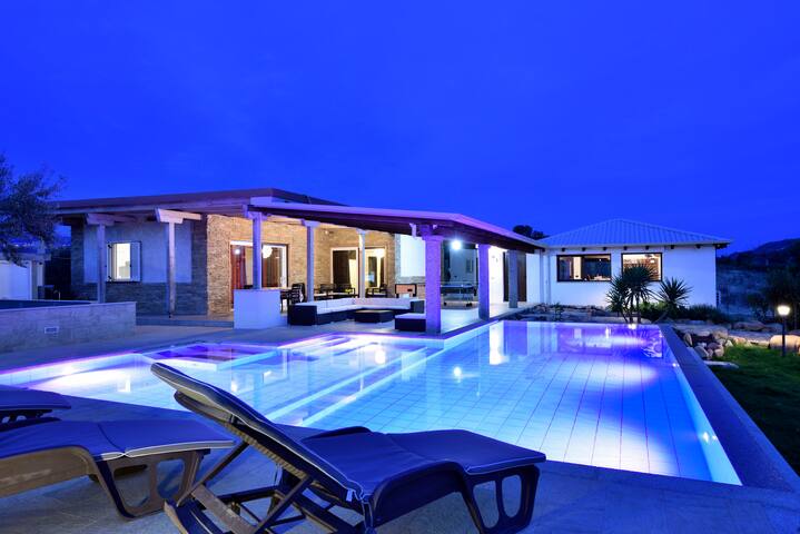 VILLA SARA CON PISCINA RISCALDATA
