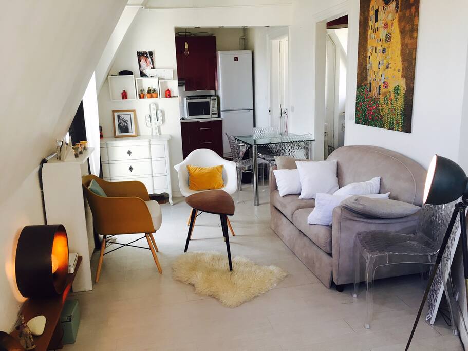 Salon avec canapé lit