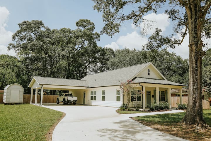 Cottage in the Oaks
