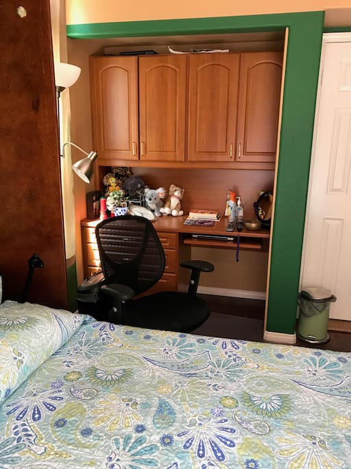 Desk & bed
