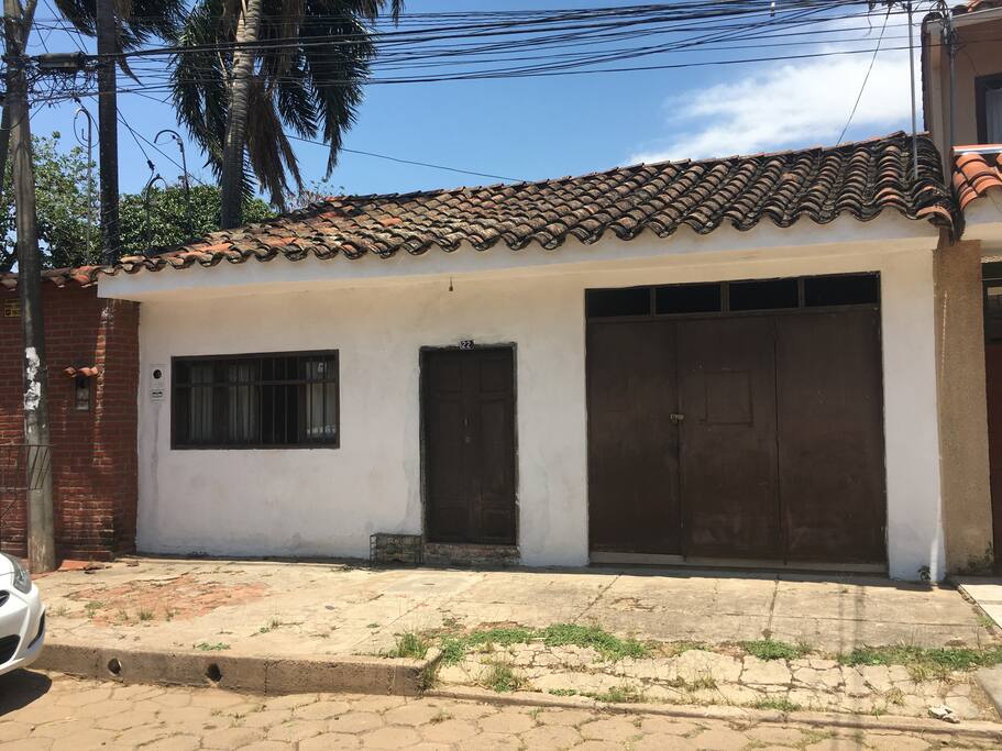 Front view / Vista frontal